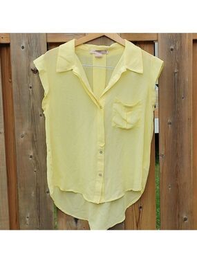 LOVELY Yellow Sleeveless Blouse Women's Size M LOVE 21 Forever 21